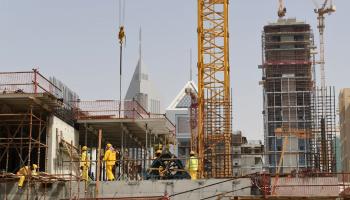 أوضاع مزرية يعانيها العمال الوافدون في دبي (فرانس برس)
