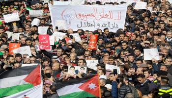 مسيرات في الأردن مناهضة لاتفاق الغاز (خليل مزرعاوي/فرانس برس)
