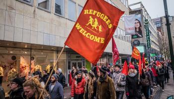 تظاهرة سويدية مؤيدة للاجئين - السويد - مجتمع 