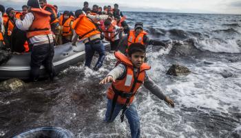 اللاجئون (ماتيج ديفيزنا/Getty)
