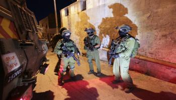 قوات اسرائلية تبحث عن 3 مستوطنين اختفوا