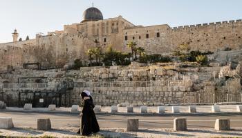 امرأتان في القدس القديمة - القسم الثقافي