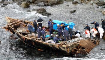اليابان-مجتمع- قارب محمل بالجثث -12-2