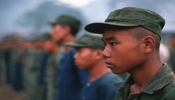 أطفال مجندون في جيش ميانمار/بورما(بيتر شارلزوورث/Getty)