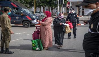 الشرطة المغربية تراقب تطبيق الطوارئ الصحية (Getty)
