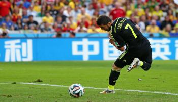 ديفيد فيا يسجل بكعبه أول اهداف اسبانيا