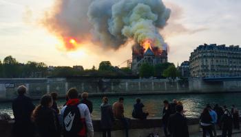 حريق كاتدرائية نوتردام (FOUAD MAGHRANE/AFP)
