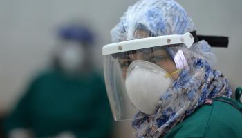 أطباء مصر فيروس كورونا (أحمد حسن/فرانس برس)