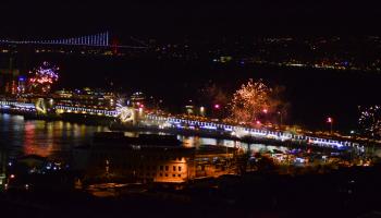 جنسيات عدة احتفلت برأس السنة في إسطنبول (هيرستو روسف/Getty)