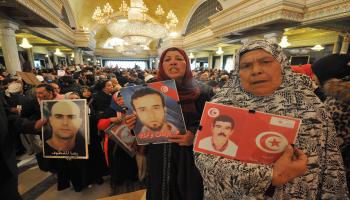 أهالي ضحايا الثورة التونسية يطالبون بإنصاف أبنائهم (فرانس برس)