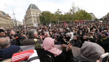 تكررت الاحتجاجات في باريس ضد الإسلاموفوبيا (ميشيل ستوباك/ Getty)