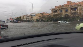 فيضانات في شارع التسعين بالتجمع الخامس في القاهرة (تويتر)