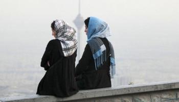 الاحتجاج على إلزامية الحجاب في إيران(تويتر)