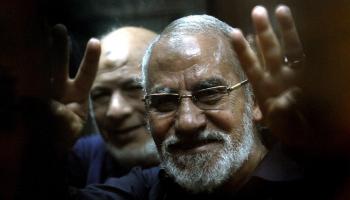 تأجيل محاكمة مرسي وقيادات بالإخوان في قضية "اقتحام السجون"