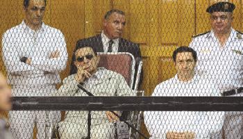 مبارك ونجلاه في المحاكمة