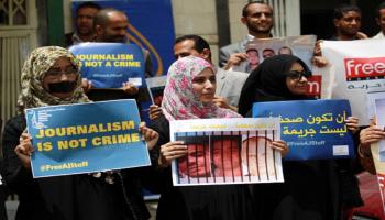 صحفيون يمنيون يتضامنون مع زملائهم في الجزيرة 