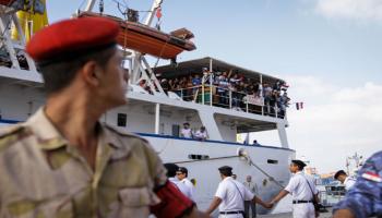 باخرة تنقل مصريين عائدين من ليبيا(أرشيف/أناضول/GETTY) 