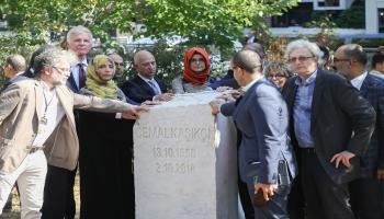 النصب التذكاري لخاشقجي أمام القنصلية السعودية في إسطنبول (الأناضول)