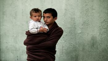 أطفال أفغانستان (أريس ميسينيس GETTY)