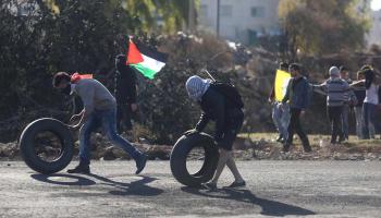 إصابة فلسطينيين بالرصاص الحي بمواجهات مع جيش الاحتلال الإسرائيلي
