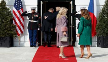 ترامب ونظيره التشيكي ينسيان زوجتيهما