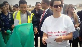 وزراء يشاركون في تنظيف الشوارع