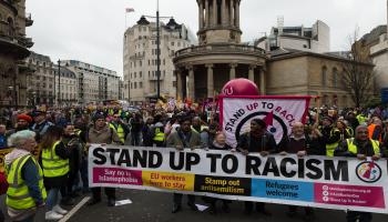 تظاهرة في لندن ضد التمييز العرقي والإسلاموفوبيا (ويكتور سيزوانشيز/Getty)
