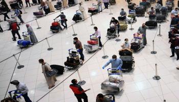 مصريون في مطار الكويت (ياسر الزيات/ فرانس برس)