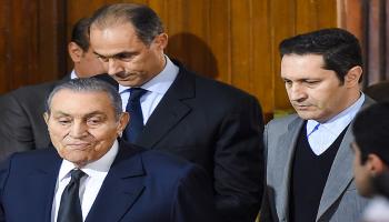مبارك ونجلاه في المحكمة ديسمبر 2019 فرانس برس