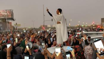 السودان تسقط بس الناشطة ميسون (لانا هارون/تويتر)