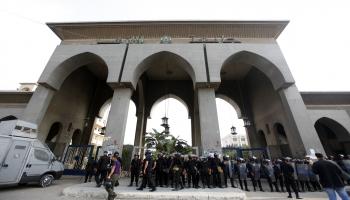 جنود يحاصرون جامعة الأزهر خلال مظاهرات سابقة (الأناضول)