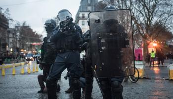 الشرطة الفرنسية السترات الصفراء (برونو ثيفينين/SOPA Images)