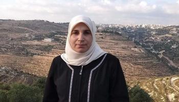 الكاتبة الفلسطينية لمى خاطر (فيسبوك)