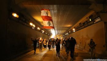 انتفاضة لبنان-مسيرة باتجاه مصرف لبنان-سياسة-حسين بيضون