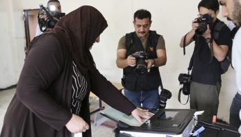صحافيون عراقيون يغطون الانتخابات البرلمانية Visam Ziyad Muhammed/Anadolu