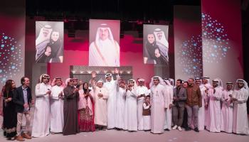 أمير قطر في العرض 30 لمسرحية "شللي يصير"
