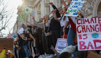 إضراب طلابي في لندن للمطالبة بحماية البيئة (كريستيان بوس/Getty)