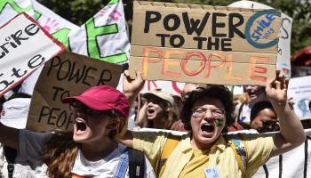 قوة الشباب مقابل السلطة السياسية في قمة المناخ(نيكولو كامبو/Getty)