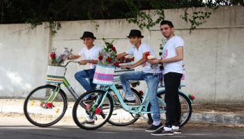 بائع الورد في غزة (العربي الجديد)