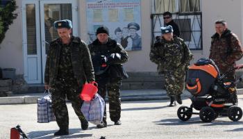 أوكرانيا- القرم- انسحاب الجيش الأوكراني