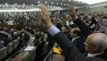 البرلمان الجزائري يصادق على شغور منصب الرئيس