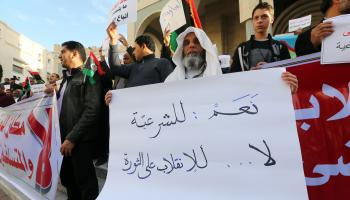 الليبيون يتمسكون بالحوار ويرفضون حكم المليشيات