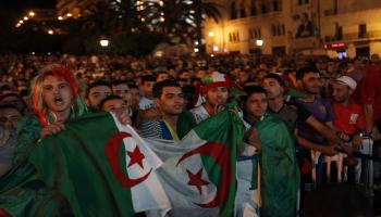 الشعب الجزائري في انتظار ابطال المنتخب
