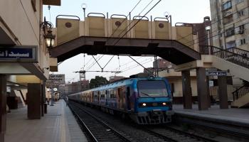 ينقل مترو القاهرة عشرات الآلاف يوميا (خادل دسوقي/فرانس برس)