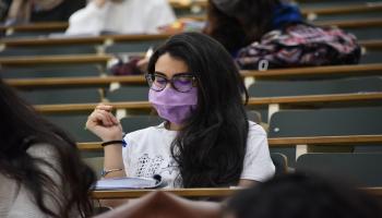 طالبة طب في تونس