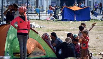 المهاجرون يواصلون تدفقهم لمقدونيا سعياً للوصول لدول الاتحاد الأوروبي