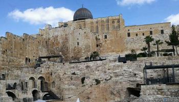 حفريات إسرائيلية تهدد بإزالة معالم القصور الأموية بمحاذاة الأقصى