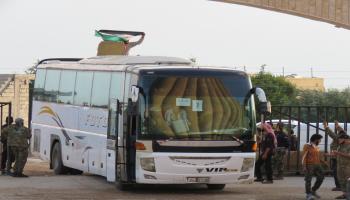 60 حافلة مهجرين وصلت شمال سورية (حازم جاب/الأناضول)