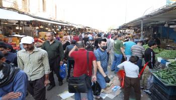 تزاحم في أسواق العراق (يونس كيليس/الأناضول)