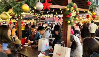 شنغهاي في عيد الميلاد (رويترز)
